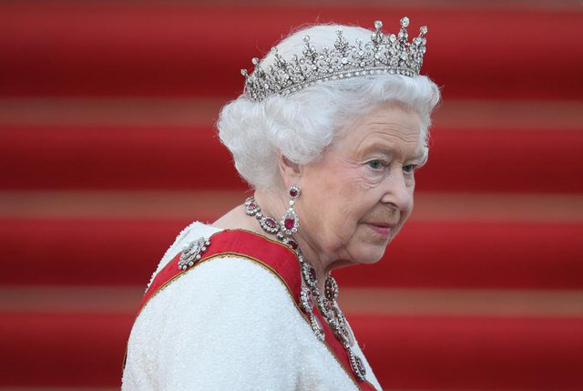 Burime nga Pallati Mbretëror: Mbretëresha do ulet vetëm gjatë varrimit të bashkëshortit të saj